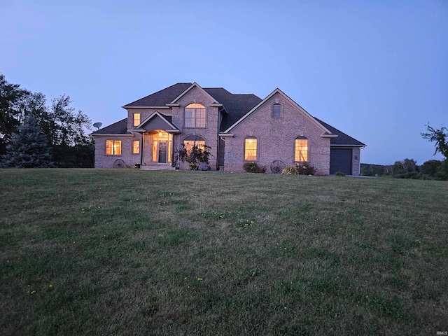 view of front facade featuring a yard