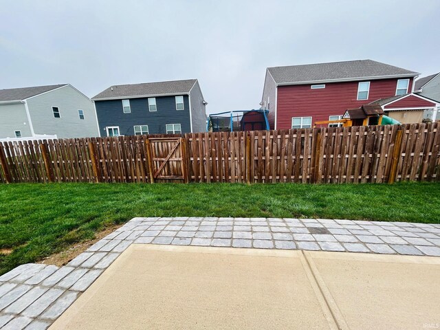 view of yard featuring a patio