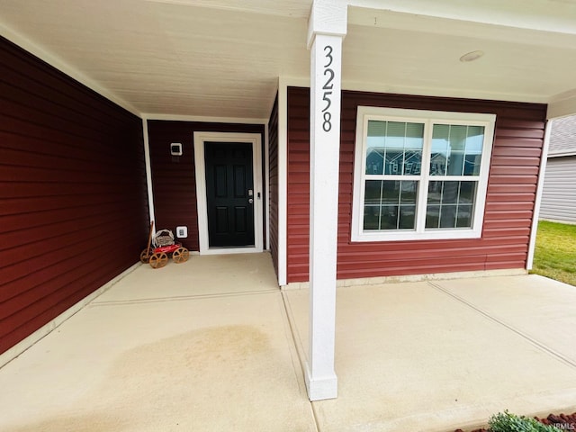 entrance to property featuring covered porch