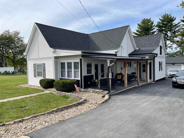 view of front of house featuring a front yard