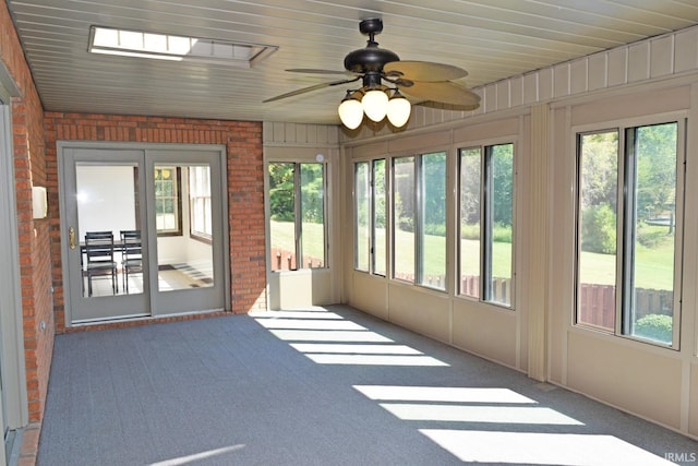 unfurnished sunroom with plenty of natural light and ceiling fan