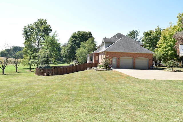 exterior space featuring a front yard