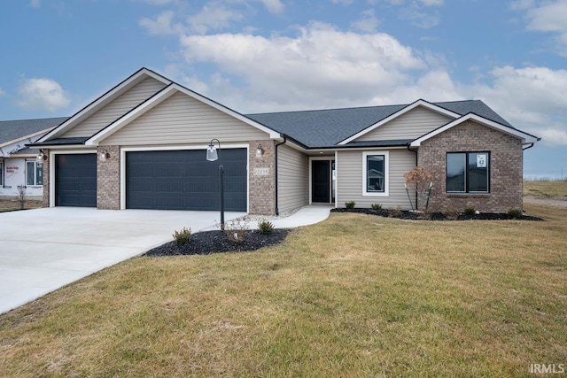 view of front of home featuring a front yard and a garage