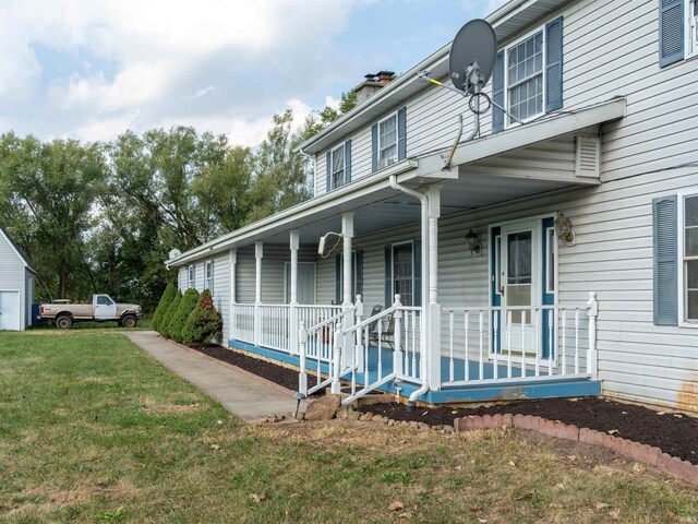 view of front facade featuring a porch and a front yard