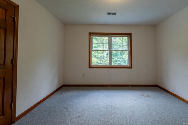 unfurnished room with carpet flooring