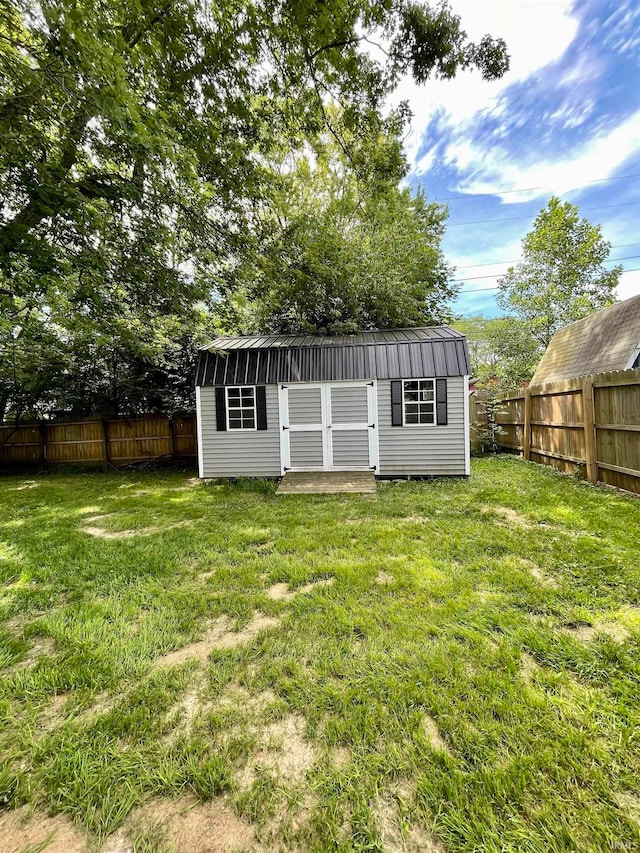 view of outdoor structure with a yard