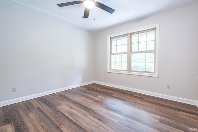 unfurnished room with dark wood-type flooring and ceiling fan