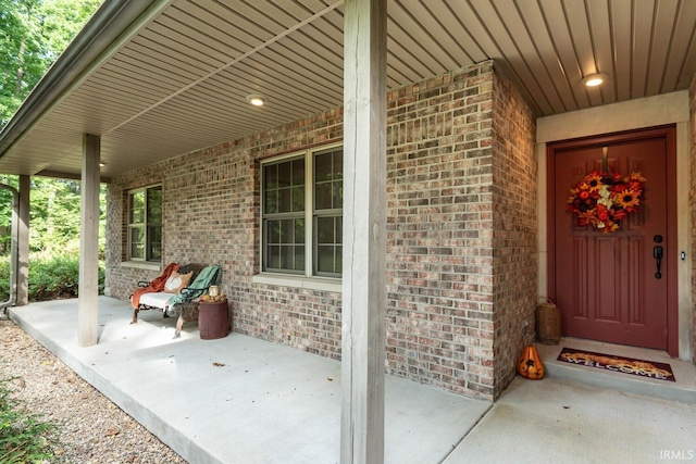 view of exterior entry featuring a porch