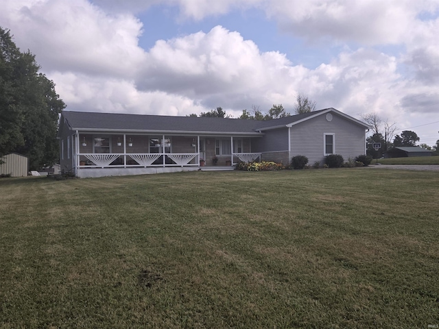 view of front facade with a front lawn