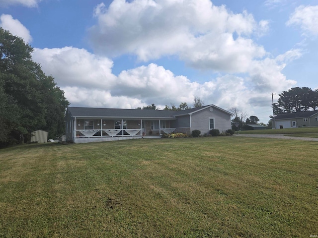 view of front facade featuring a storage shed and a front yard