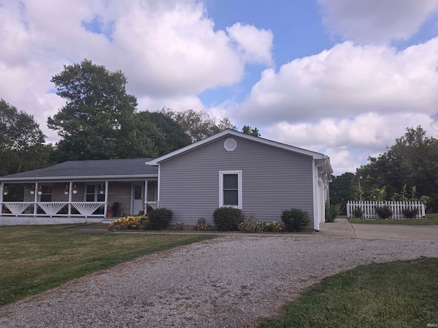 view of front of house featuring a front lawn and covered porch