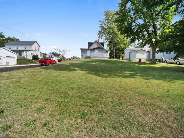 view of yard with a garage