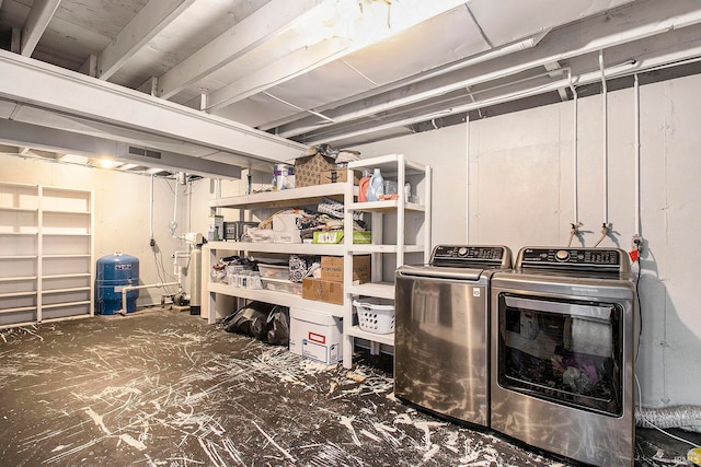 basement featuring independent washer and dryer