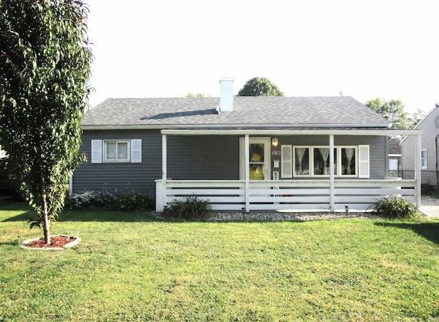 single story home with a front lawn