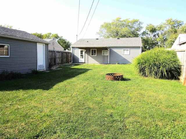 view of yard featuring an outdoor fire pit