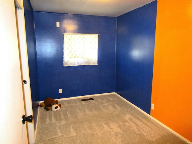 spare room with carpet flooring