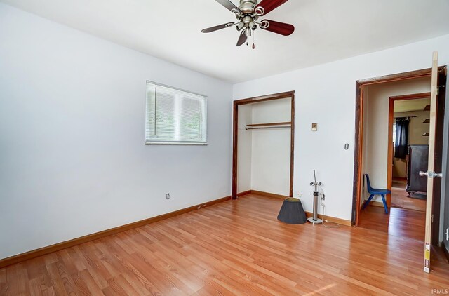 unfurnished bedroom with light wood-type flooring, a closet, and ceiling fan