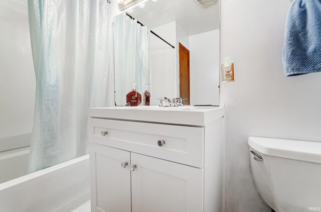 full bathroom featuring vanity, toilet, and shower / bath combo