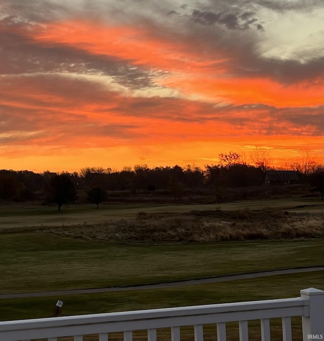 view of yard at dusk