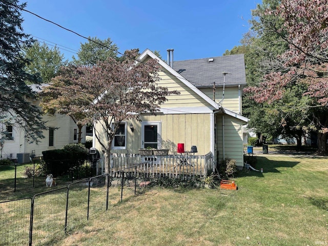 back of house featuring a yard