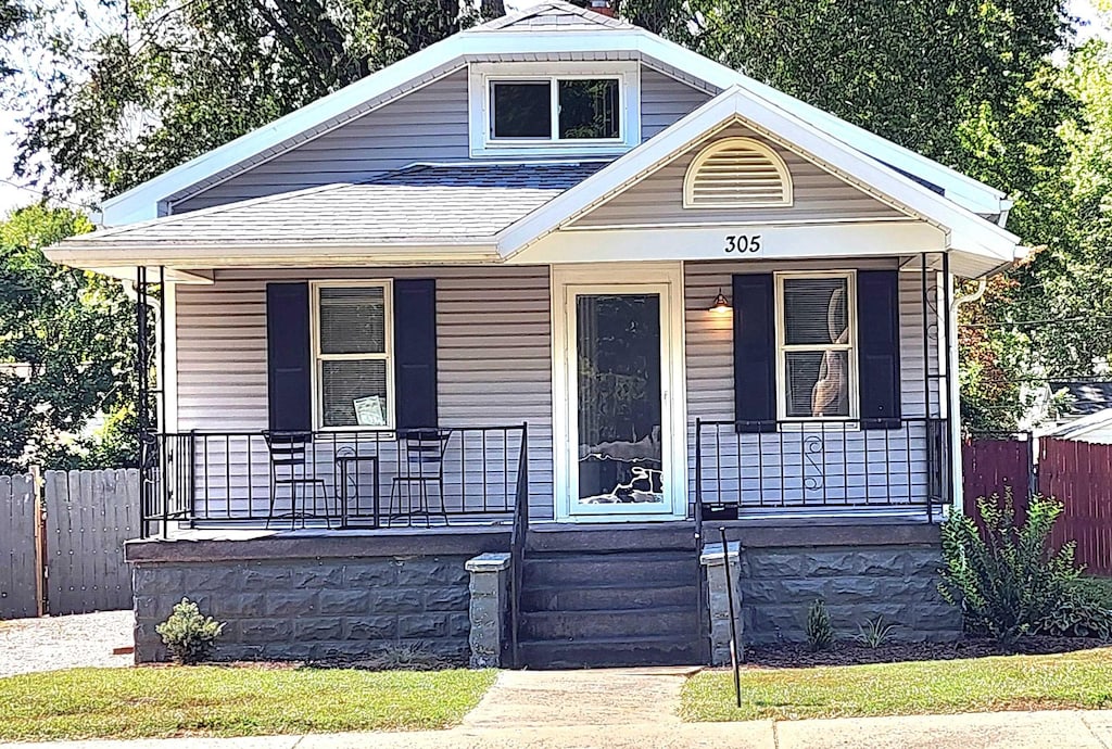 bungalow-style house with covered porch