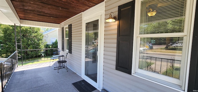 view of patio / terrace with covered porch