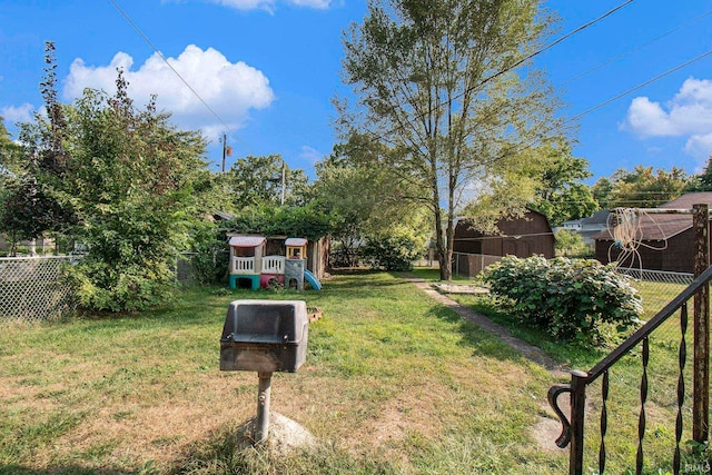 view of yard with a shed