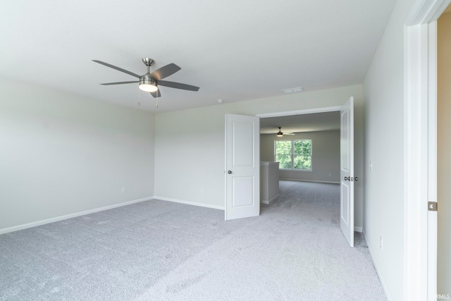 unfurnished room with light carpet and ceiling fan