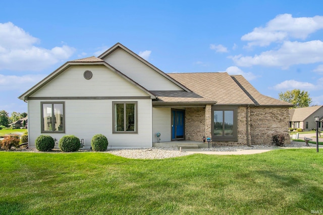 view of front of property with a front yard