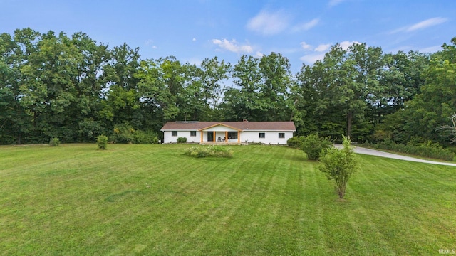 view of front of home featuring a front lawn