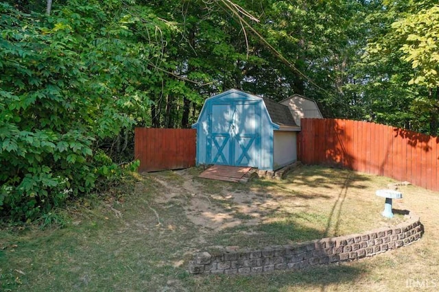 view of yard with a storage unit