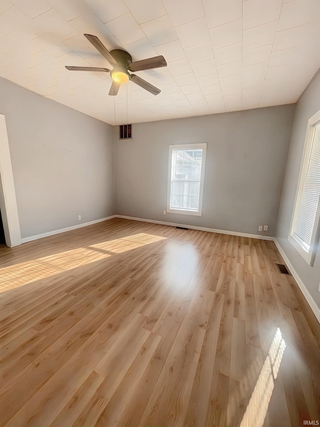 unfurnished room featuring light wood-type flooring and ceiling fan