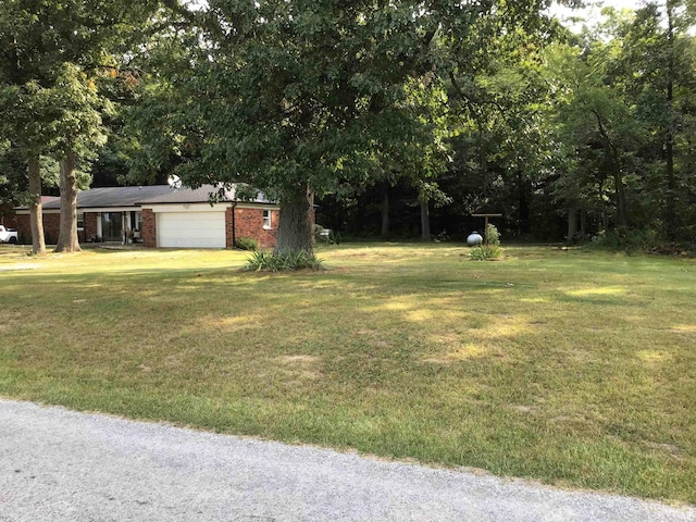 view of yard with a garage