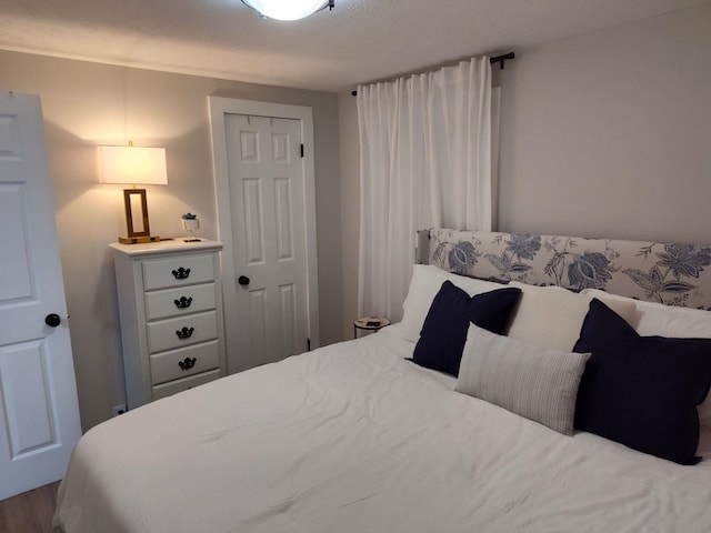 bedroom featuring a textured ceiling, hardwood / wood-style flooring, and a closet