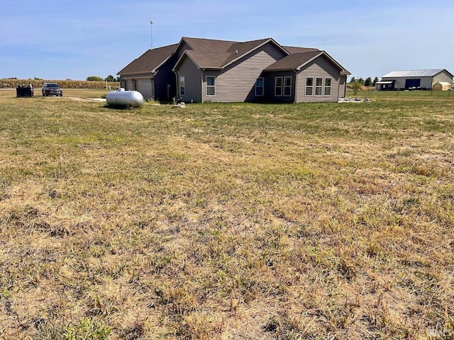 view of front of house featuring a rural view and a front yard