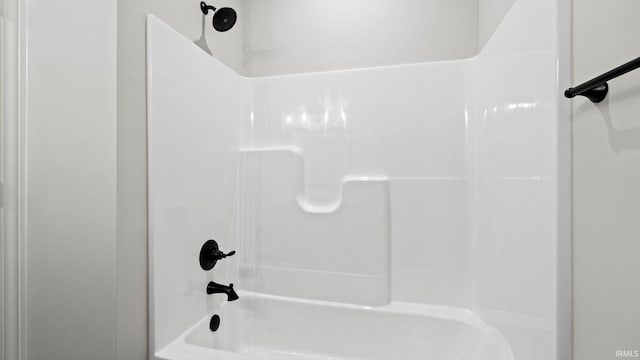 bathroom with washtub / shower combination