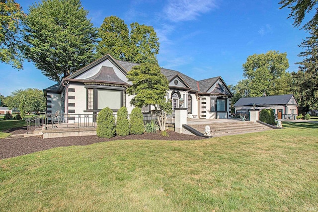 view of front of house with a front lawn