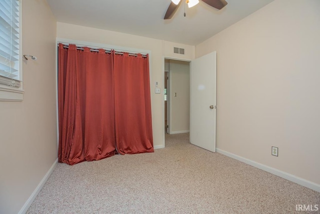 carpeted empty room featuring ceiling fan