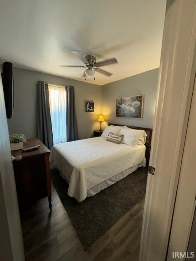 bedroom featuring dark wood-type flooring and ceiling fan