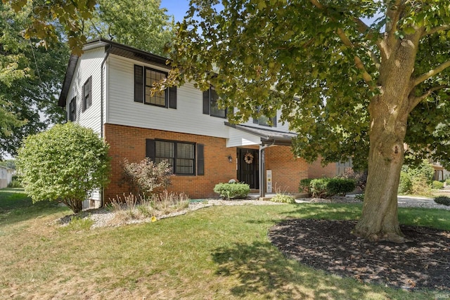 view of front facade featuring a front yard