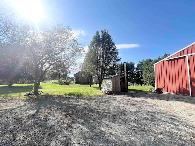 view of yard with a storage shed