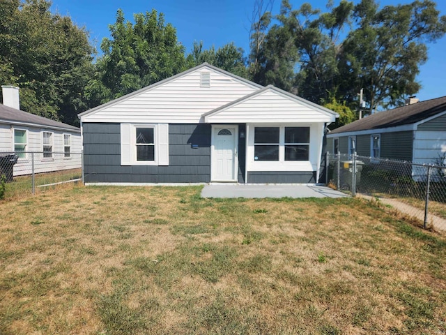 view of front of home featuring a front lawn