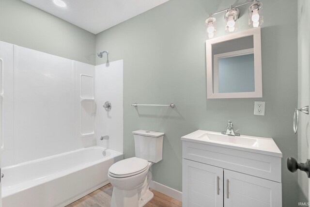 3615 Lindbergh Blvd, Fort Wayne, IN 46806 - bathroom featuring wood finished floors, toilet, shower / washtub combination, vanity, and baseboards