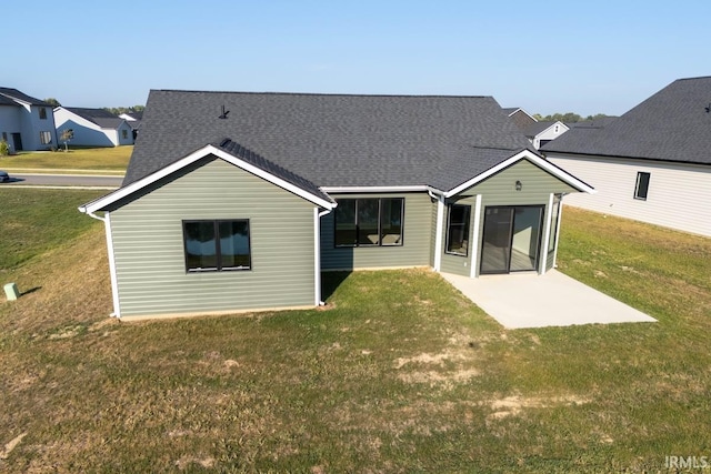 back of house featuring a yard