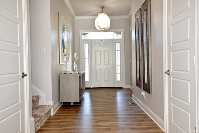 foyer entrance featuring crown molding, plenty of natural light, dark wood-style floors, and baseboards
