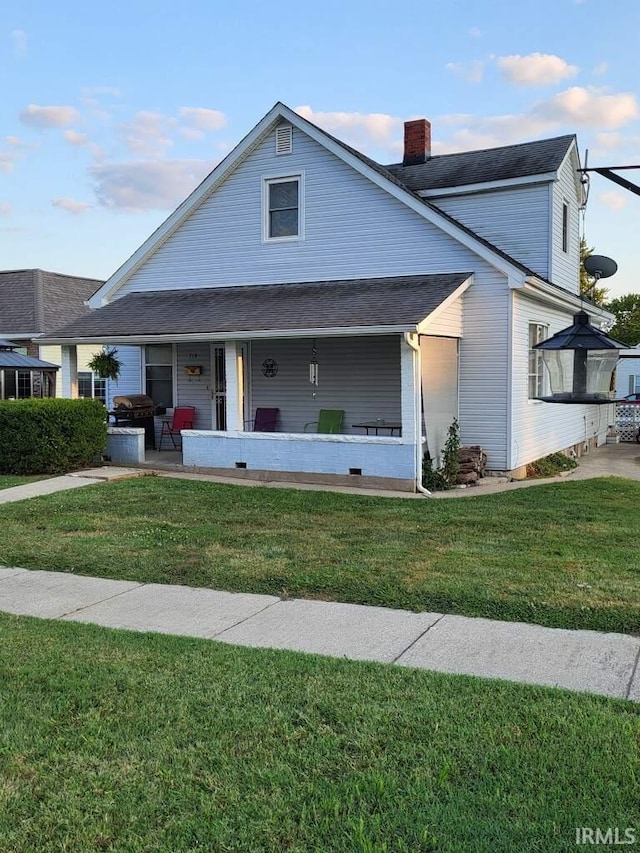 view of front of house with a front yard