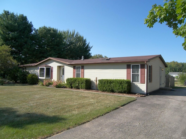 ranch-style home with a front yard