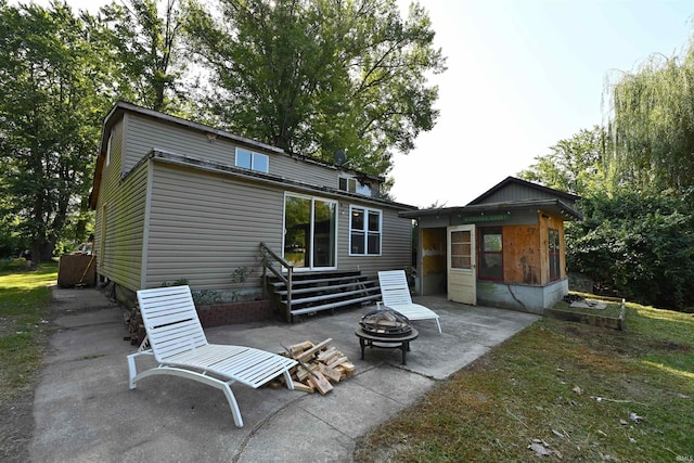 back of house featuring a patio and an outdoor fire pit