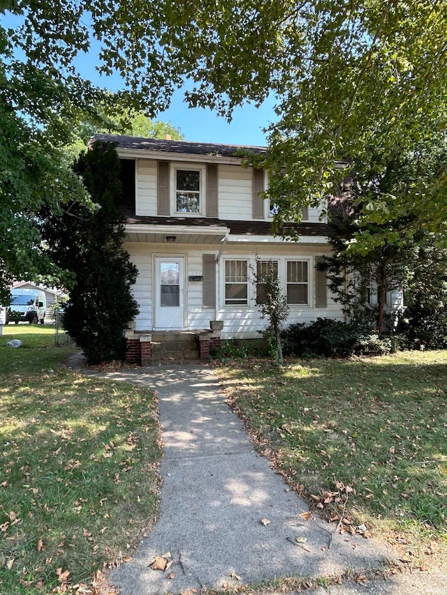 view of front of home with a front lawn