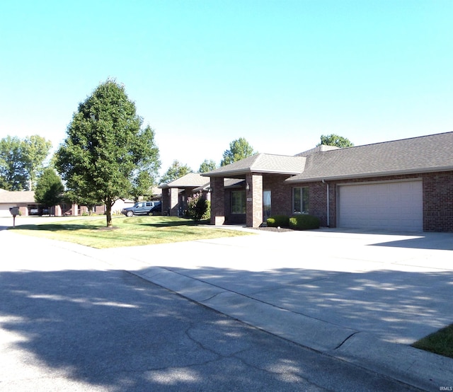 view of front of home featuring a garage and a front lawn